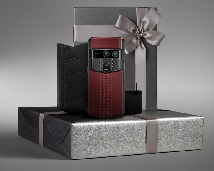 Анонс Vertu Agent Q: потому что iPhone 17 Pro Max — для нищебродов