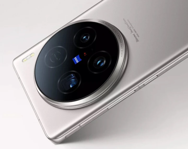 Vivo X100 Ultra получил обновление с исправлениями по камере и батарее