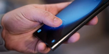 Апдейт One UI 6.1 нарушает работу сканера пальца в серии Galaxy S23