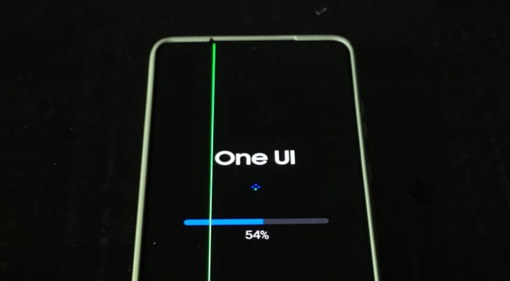 Апдейты ПО Samsung приводят к появлению зелёных линий на экранах?