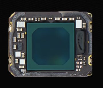 Apple всех обманула? У новых iPhone 17 не совсем квадратный сенсор фронталки