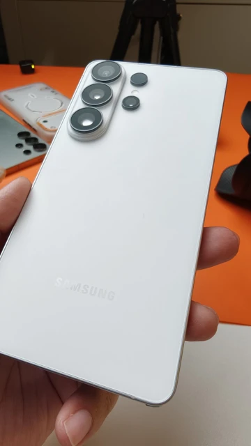 Блогер купил Samsung Galaxy S26 Ultra до анонса: фото и видео