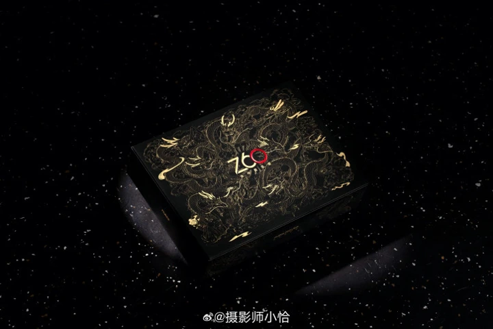 Цена и распаковка праздничного Nubia Z60 Ultra на фото и видео