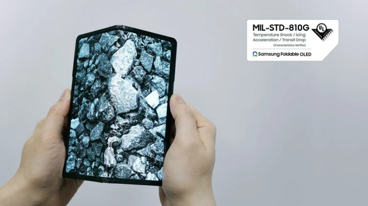 Экран Samsung стал первой в мире складной панелью с армейской защитой