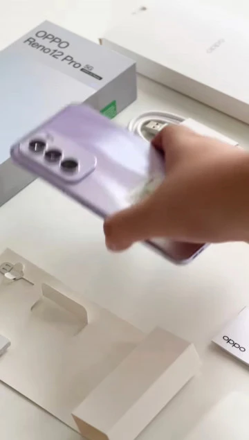 Европейская экология: распаковка глобалки OPPO Reno 12 Pro на фото