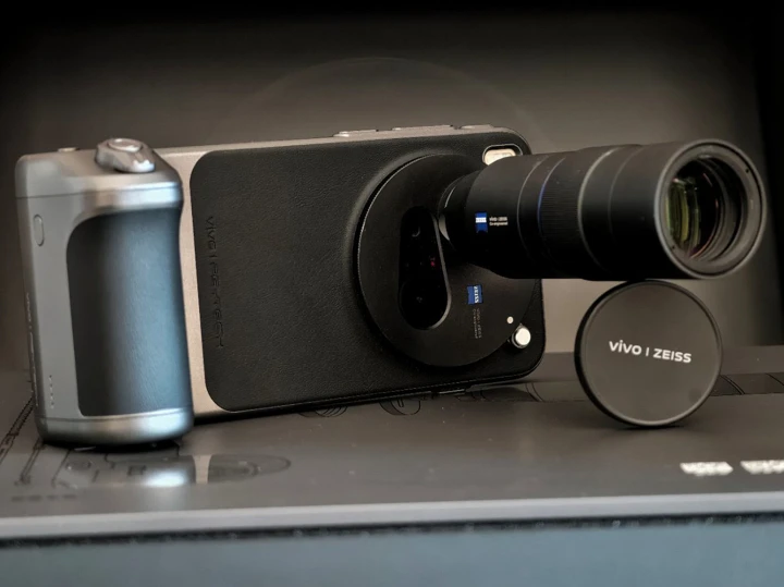 Фоточехол и съёмный объектив для Vivo X300 Pro появились в России: цены