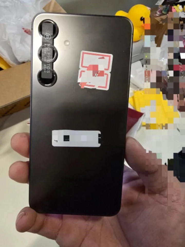 Фотокнопка? Samsung Galaxy S25+ показали на живых фото