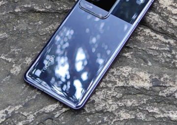 Глава Realme намекнул на сроки выхода флагманского Realme GT7 Pro