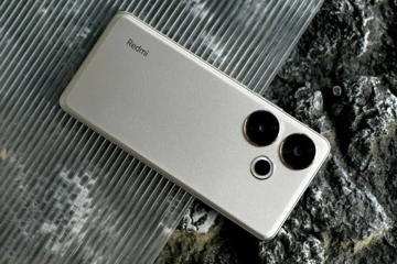 Глава Redmi ответил на критику батареи и материалов Redmi Turbo 3