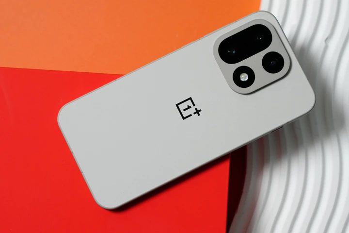 Глобальный OnePlus 15 уже появился на AliExpress