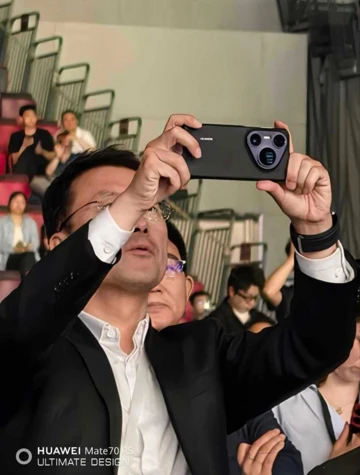 Huawei Pura 80 Ultra с двойным перископом на новом фото