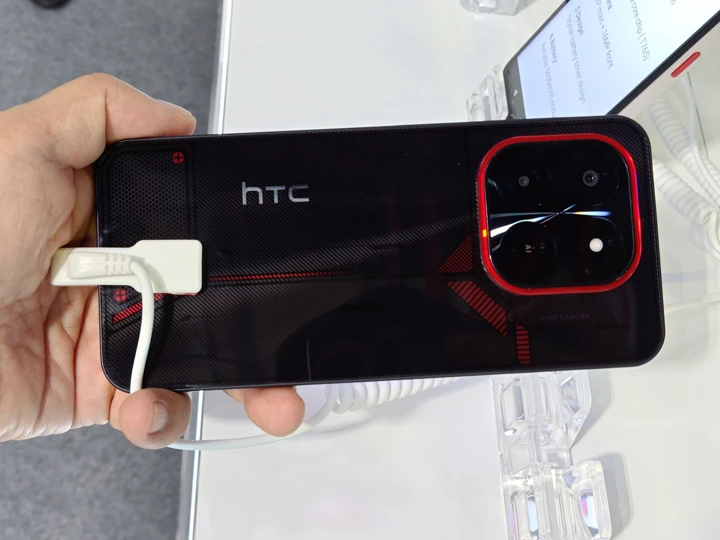 Игровой смартфон HTC замечен на выставке GITEX