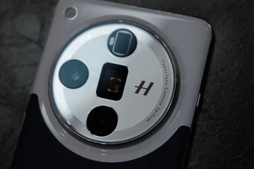 Инженеры OPPO уже тизерят Find X8 Ultra: экран, корпус, батарея