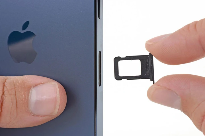 iPhone 17 могут лишиться слота для физических SIM не только в США