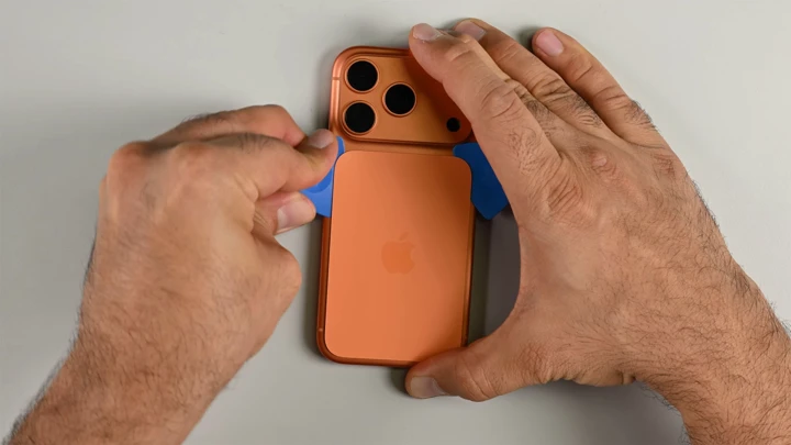 iPhone 17 Pro разобрали на видео и оценили ремонтопригодность