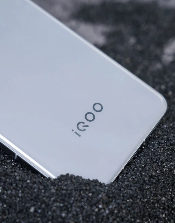 iQOO 14 Ultra? Компания обдумывает проект суперфлагмана