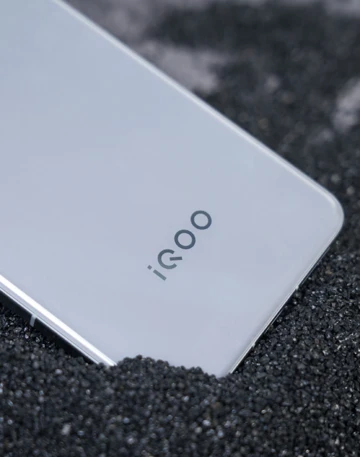 iQOO 14 Ultra? Компания обдумывает проект суперфлагмана