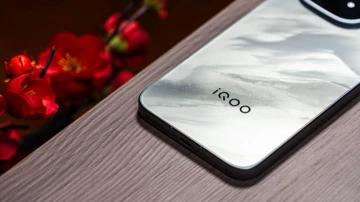 iQOO 15 Ultra? Vivo одобрила проект заряженной версии iQOO 15