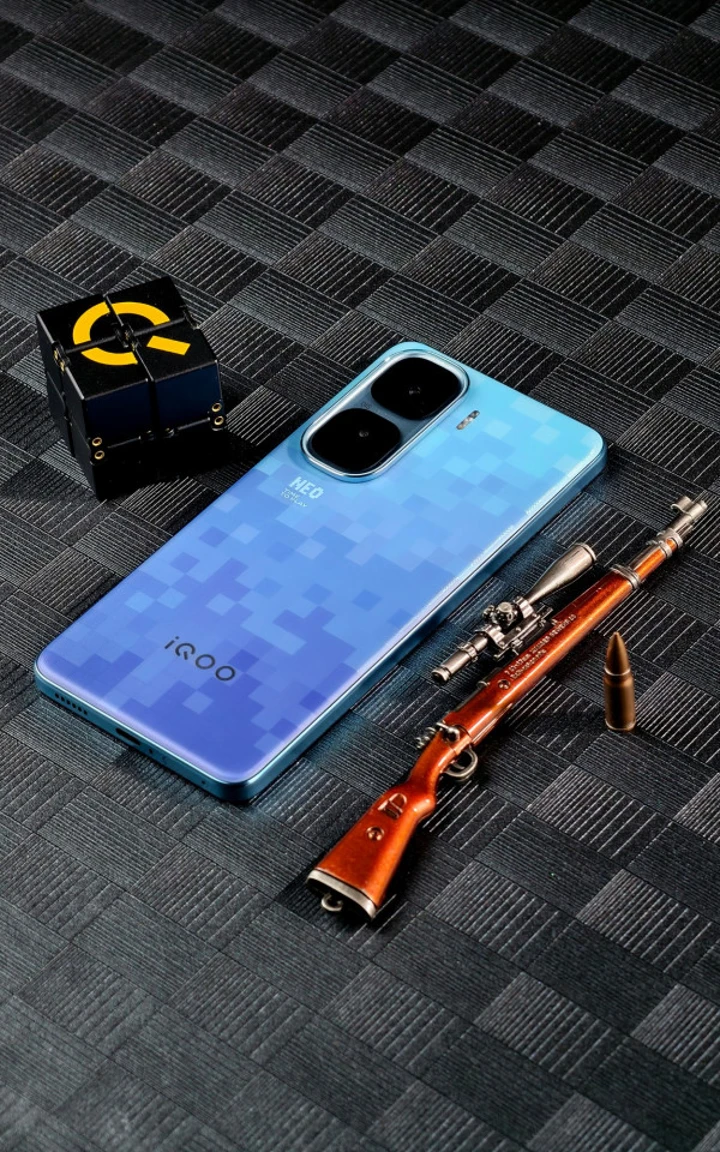 iQOO Neo 10 Pro+ красуется на студийных фото до презентации