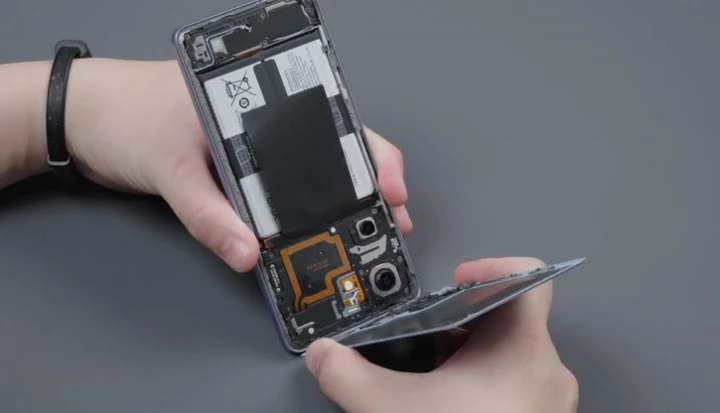 iQOO Neo 9 Pro разобрали на видео: баланс улучшений и упрощений