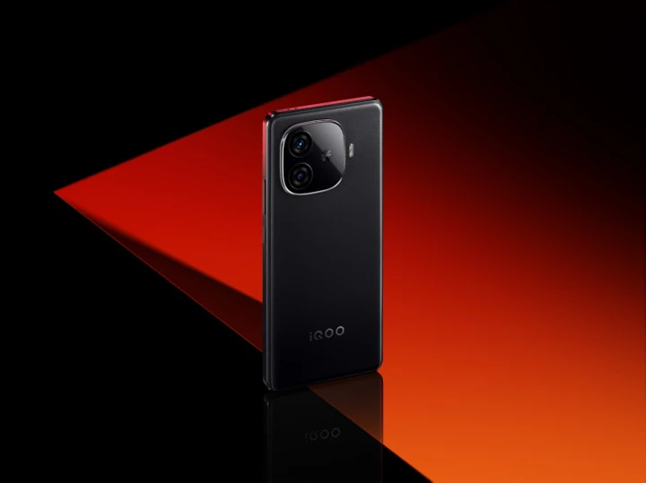 iQOO Z9 представлен в России: цвета, конфигурации и дата старта продаж