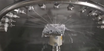 Как Apple тестирует водозащиту и прочность iPhone: экскурсия по заводу