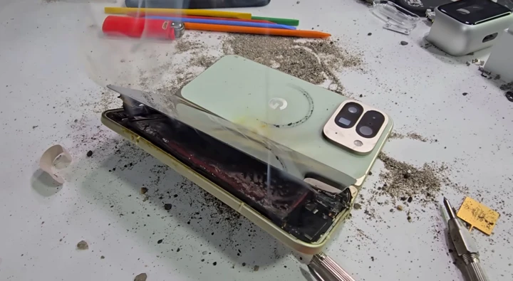 Катастрофа: Pixel 10 Pro Fold сгорел во время испытания на прочность