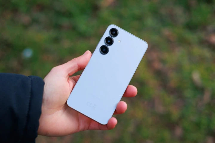 Компактный Samsung Galaxy S25 дешевле 49 000 рублей на AliExpress