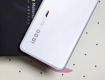 Компактофон iQOO может лишиться Snapdragon, а мини-планшет – не выйти