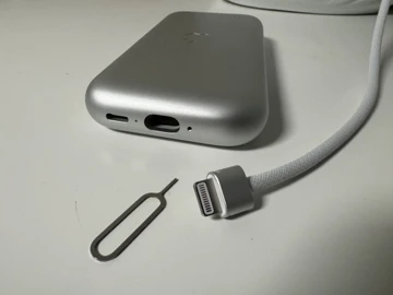 Lightning на стероидах? Журналист вскрыл тайну батареи Vision Pro