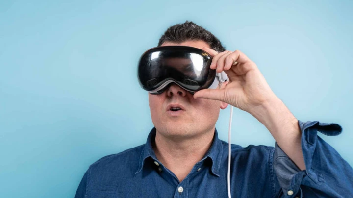 Лучше сядьте: Apple объявила цены и сроки запуска Vision Pro вне США