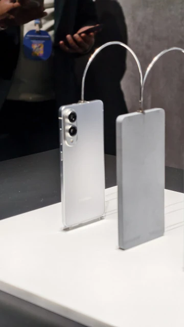 Много живых фото сверхтонкого Samsung Galaxy S25 Edge