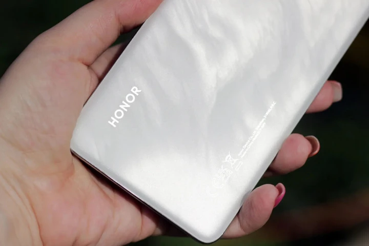 Монструозная батарея Honor 400 Pro может оказаться больше, чем ждали