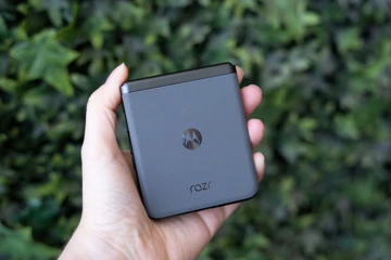 Motorola Razr 50 замечен в базе TENAA: первые живые фото и начинка