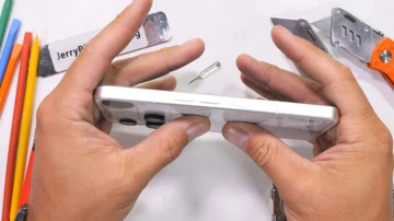 Nothing Phone (3) испытали на прочность и разобрали, выявив брак