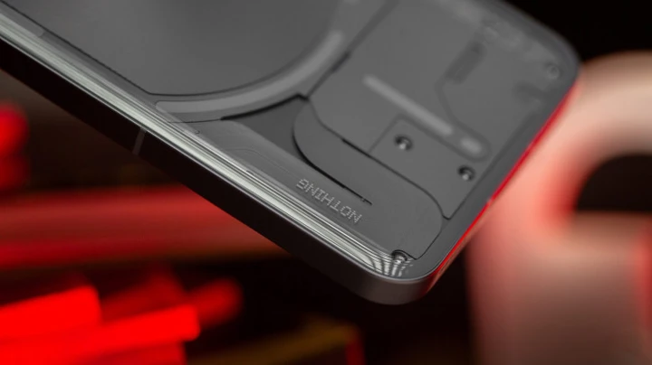 Nothing Phone (3)? Компания показала смартфон с дополнительной кнопкой