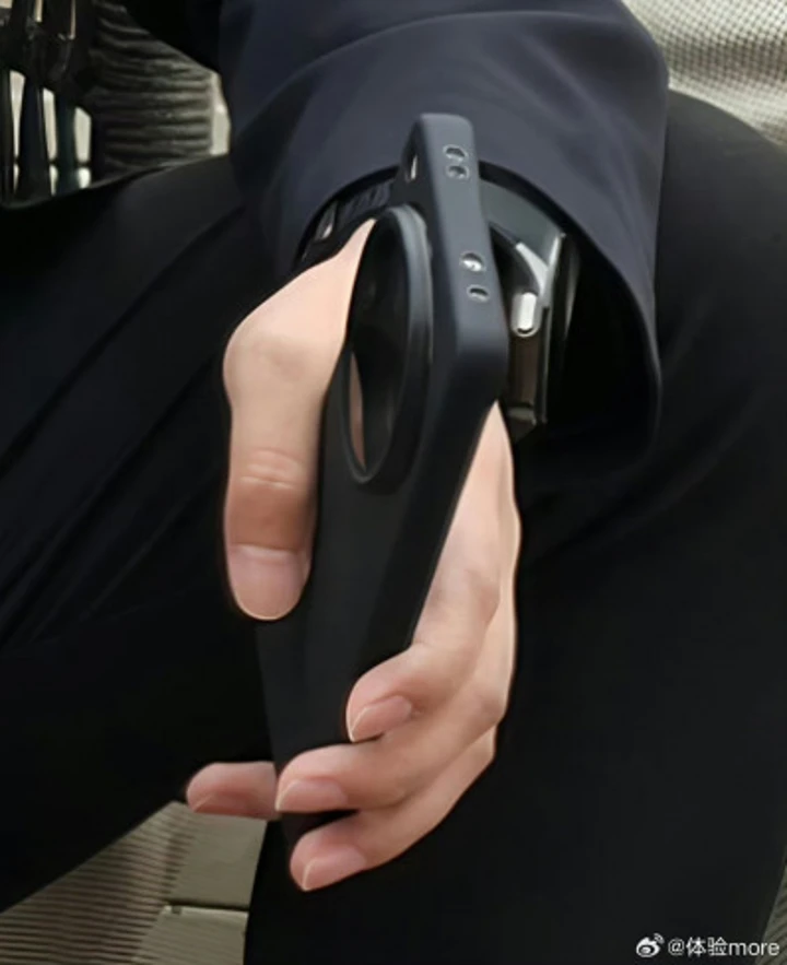 Новые детали по дизайну OPPO Find X8 Ultra на живых фото в чехле