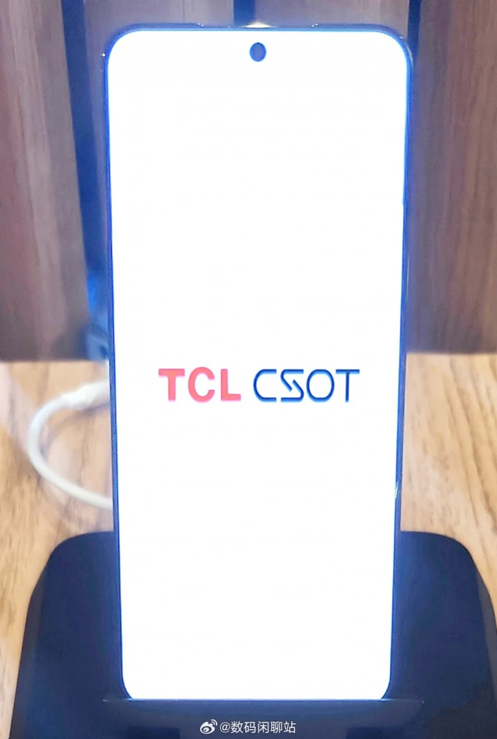 Новый король безрамочности? TCL показала экран для Xiaomi 15 вживую