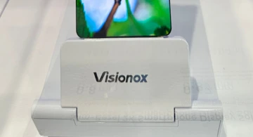 Новый прорыв в безрамочности? Живое фото новейшего дисплея Visionox