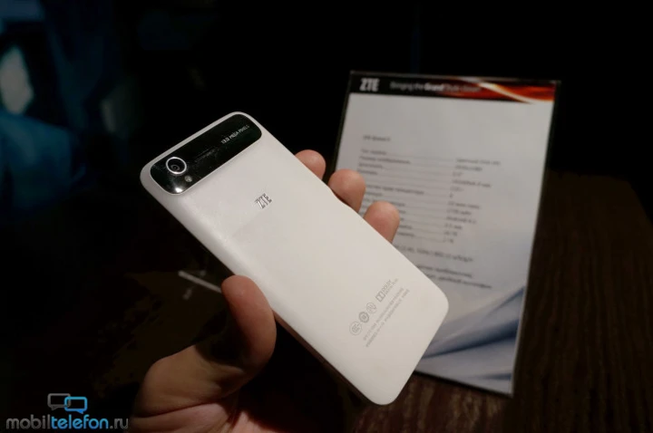 Nubia готовит Air-смартфон с дизайном модели 2013 года