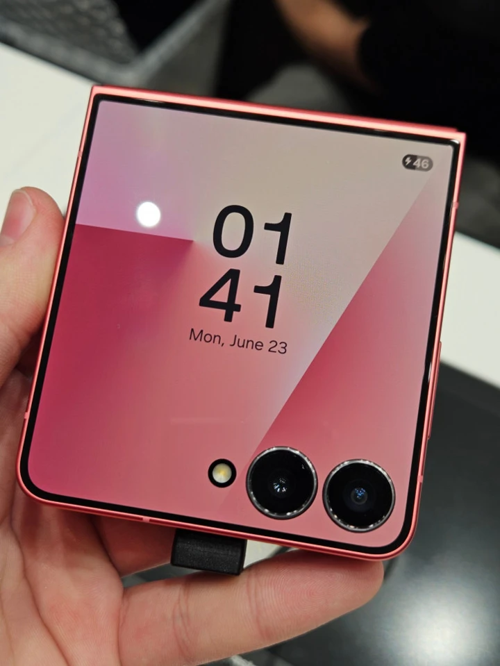 Обои Samsung Z Fold 7 и Flip 7 стали доступны всем желающим [скачать]