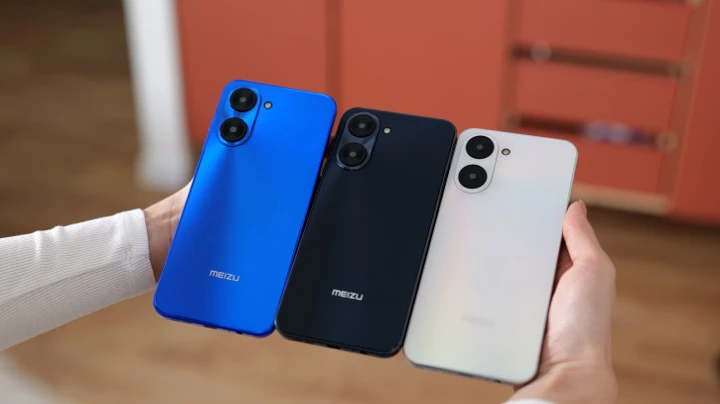 ВИДЕО: распаковка Meizu Mblu 21 за 10 000 рублей в России