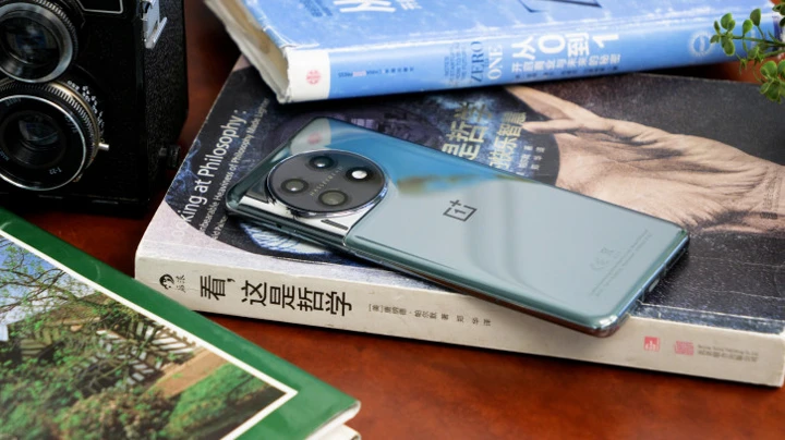 OnePlus 11 получает Android 14 и OxygenOS 14