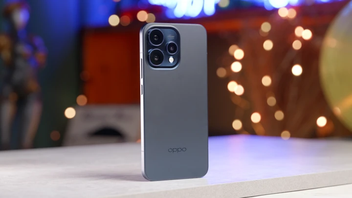 Обзор OPPO Reno15 5G: смартфон, который вернет вас в начало 2000-х