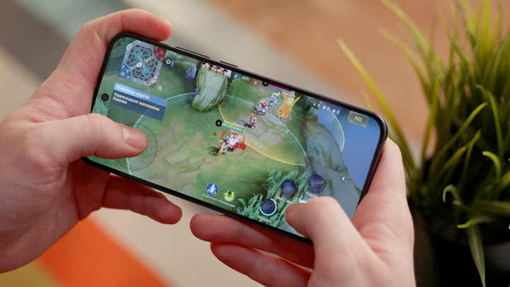 Обзор OPPO Reno 15 5G: интересный и приятный смартфон