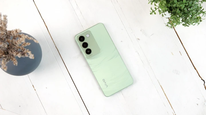 Обзор vivo V30 Lite: хамелеон в каждый дом!