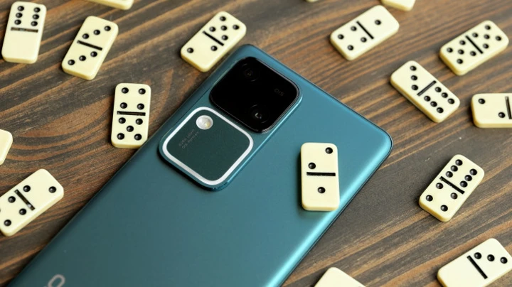 Старт продаж Vivo V30 в России: цена со скидкой и подарки