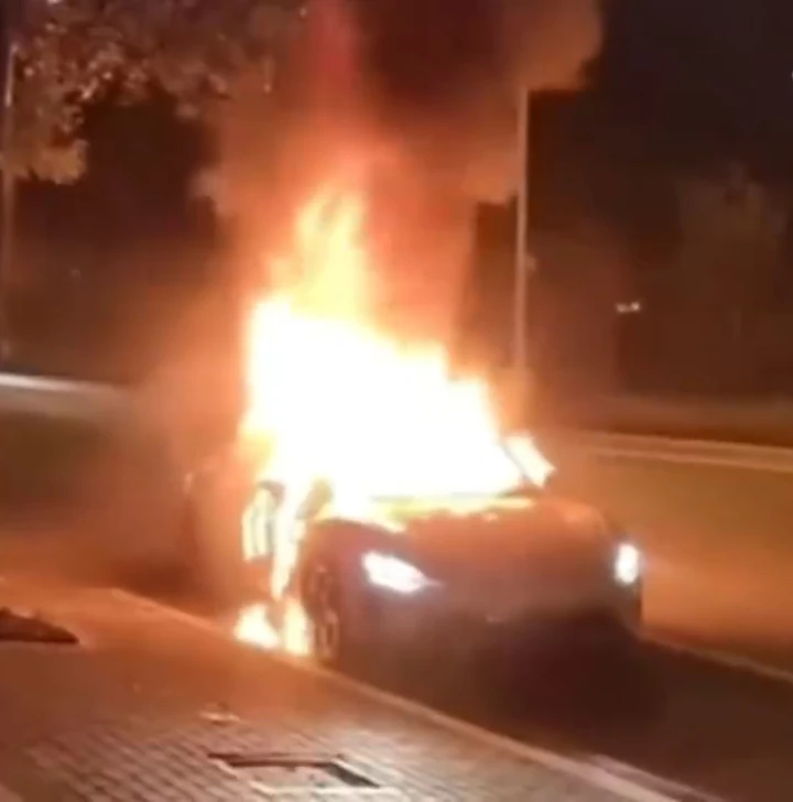 Очередная Xiaomi SU7 сгорела в Китае: пожар засняли на видео