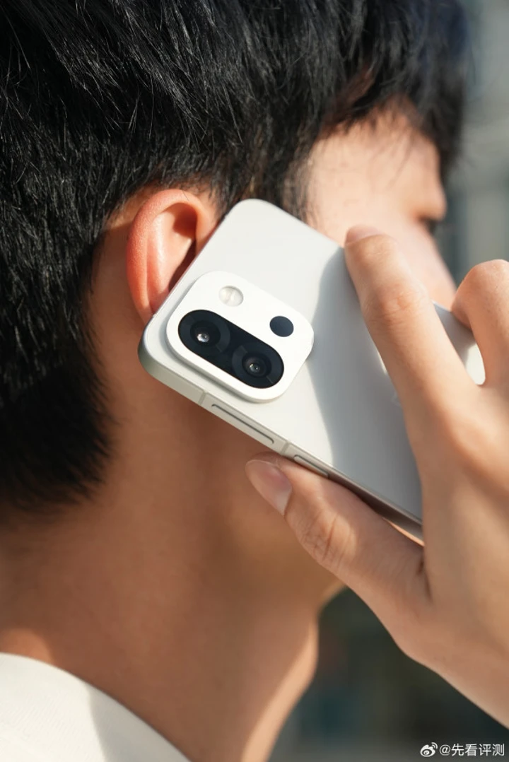 OnePlus 13T во всех цветах красуется на первых студийных фото