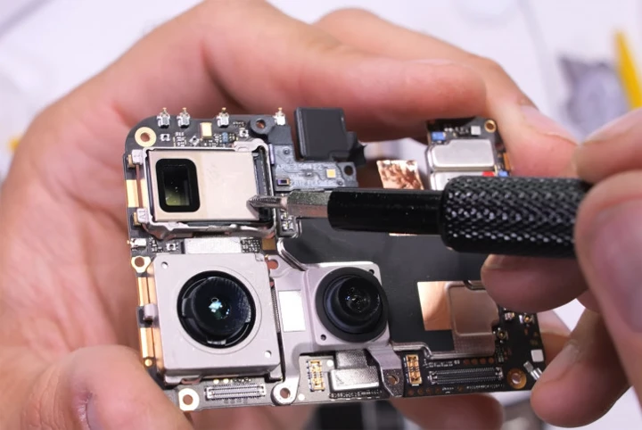 OnePlus 15 приписывают "удивительно компактный" перископ